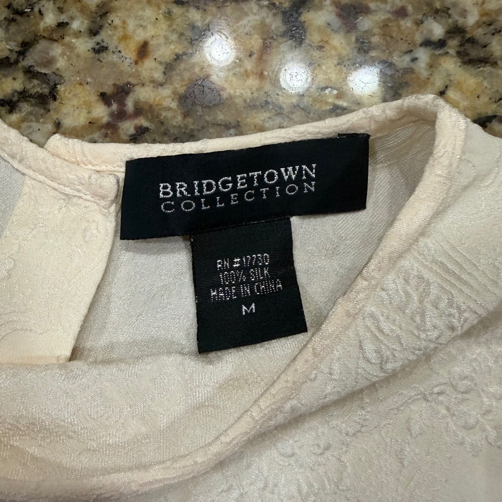 Bridgetown  Womens 100% Silk Paisley Jacquard‎ Button Back Blouse M Ivory - Picture 2 of 5